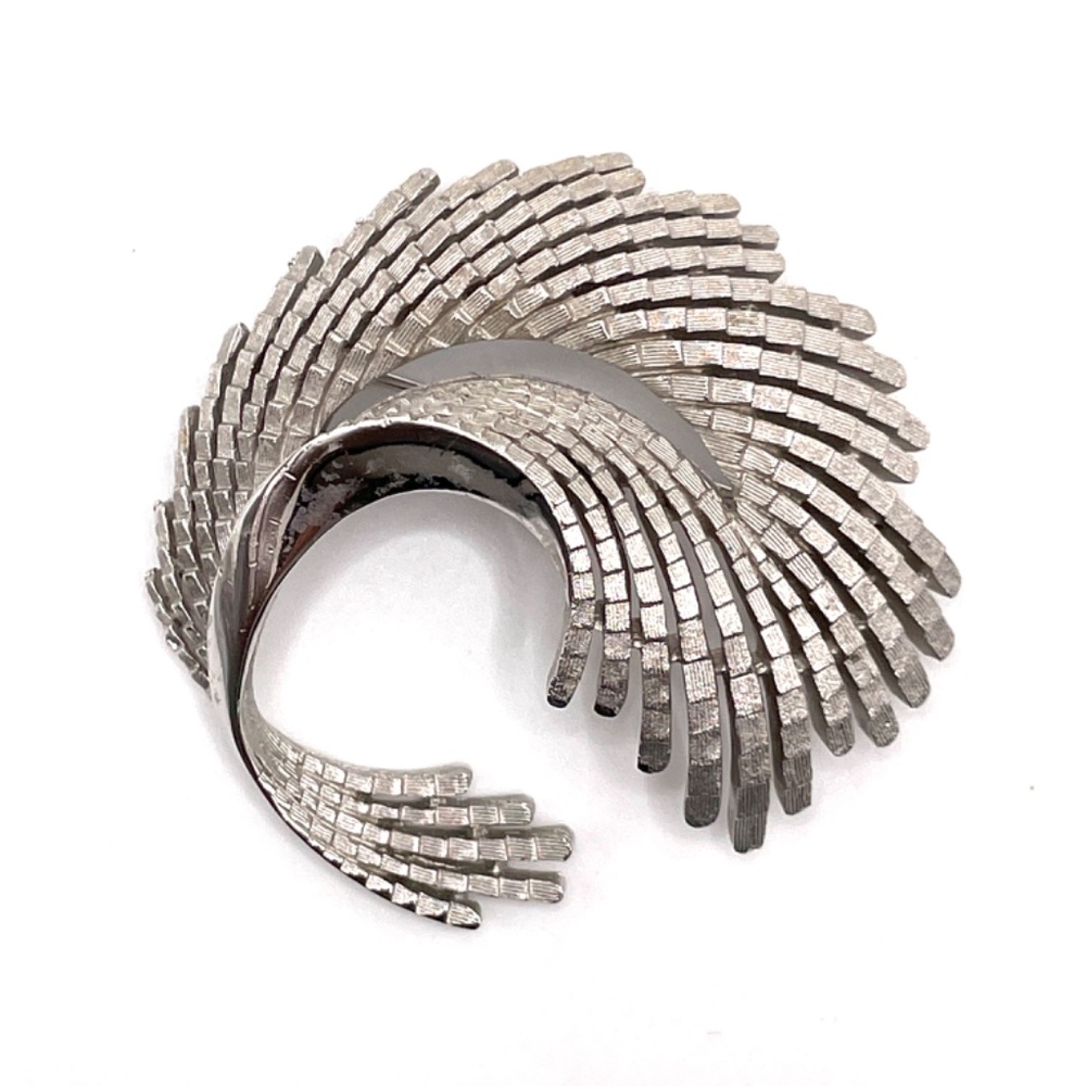 Vintage Crown Trifari Textured Wave Pin Brooch
